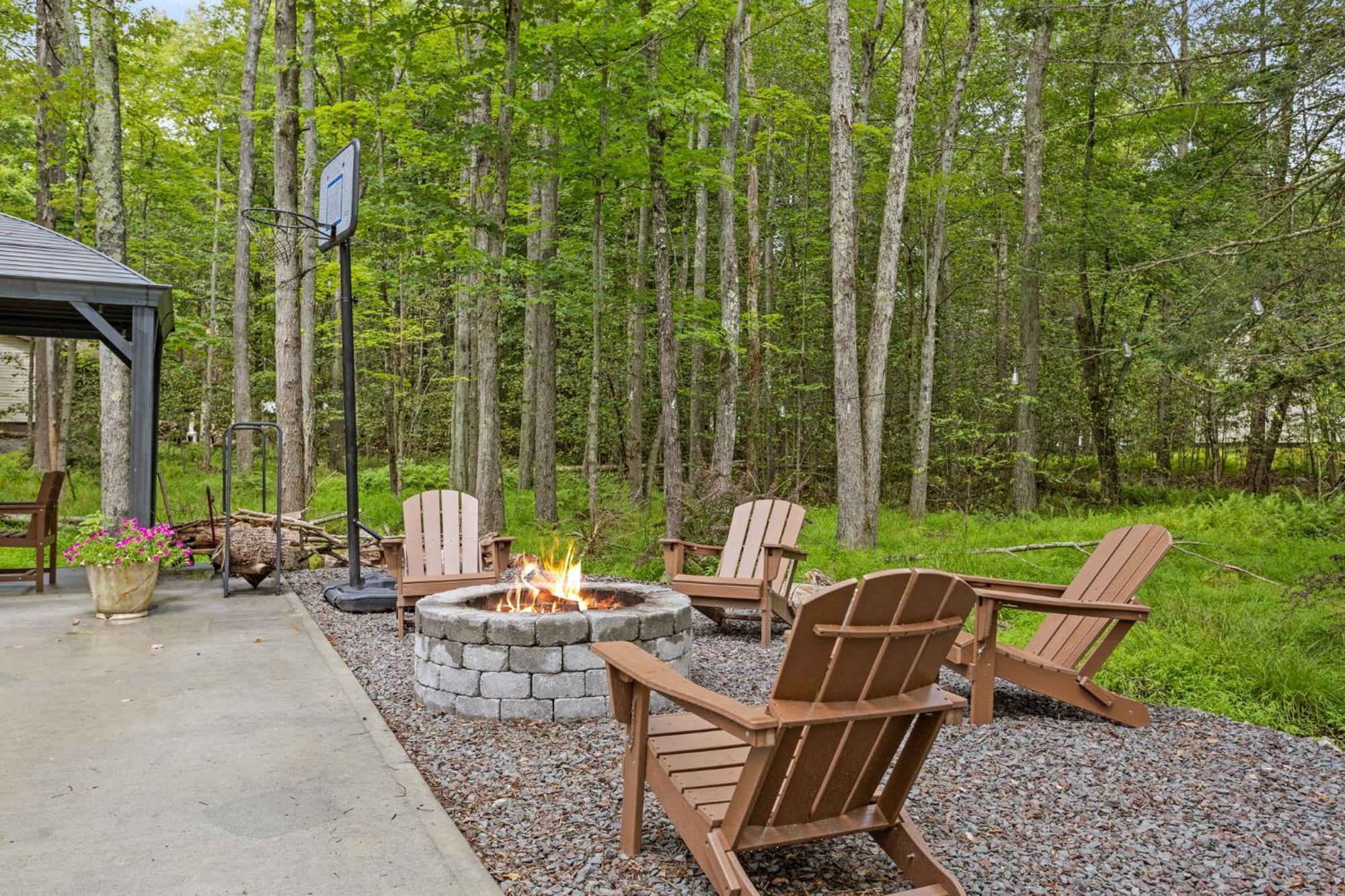 The Cozy Cubhouse Perfect Couples Getaway * Thornhurst