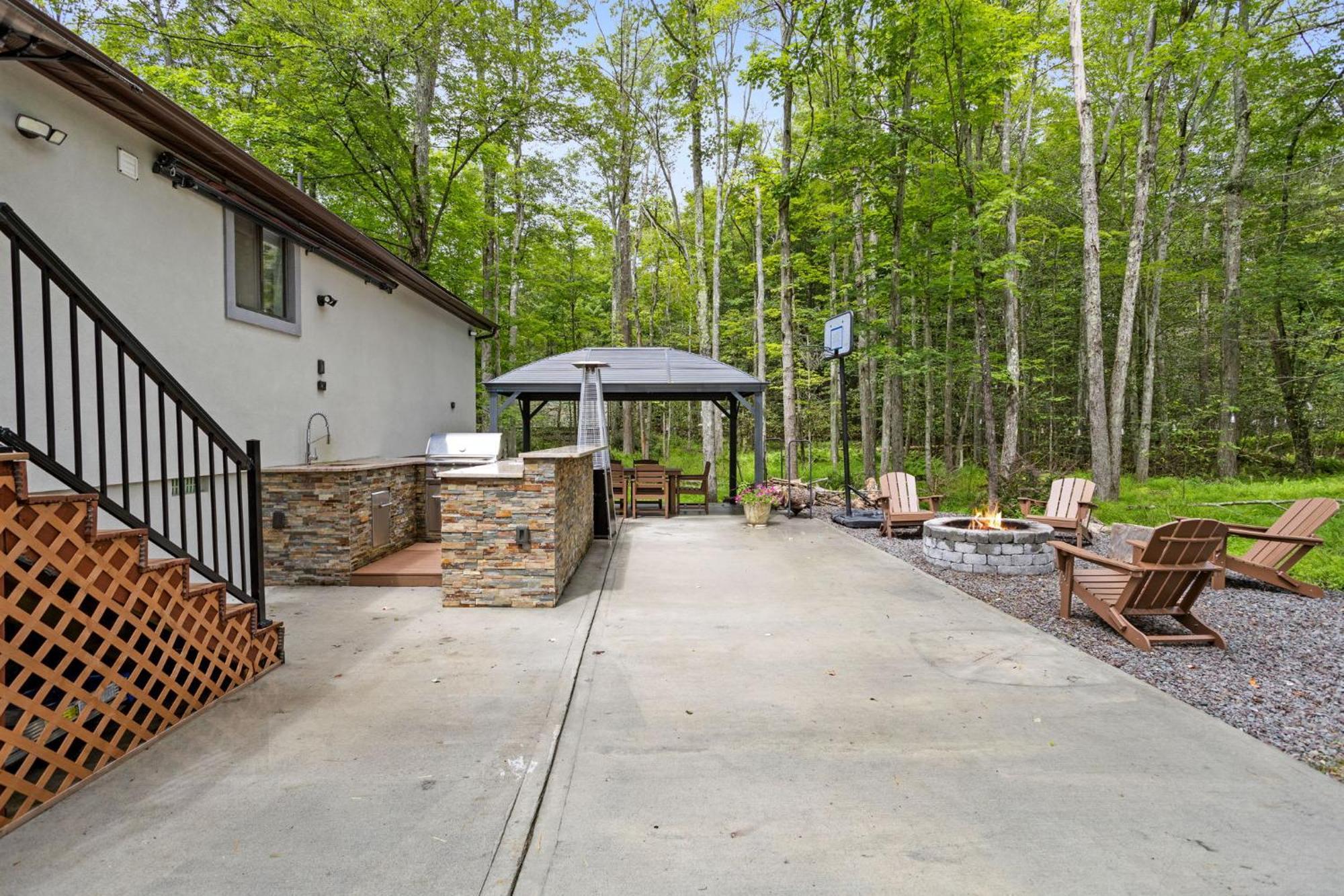 The Cozy Cubhouse Perfect Couples Getaway Thornhurst