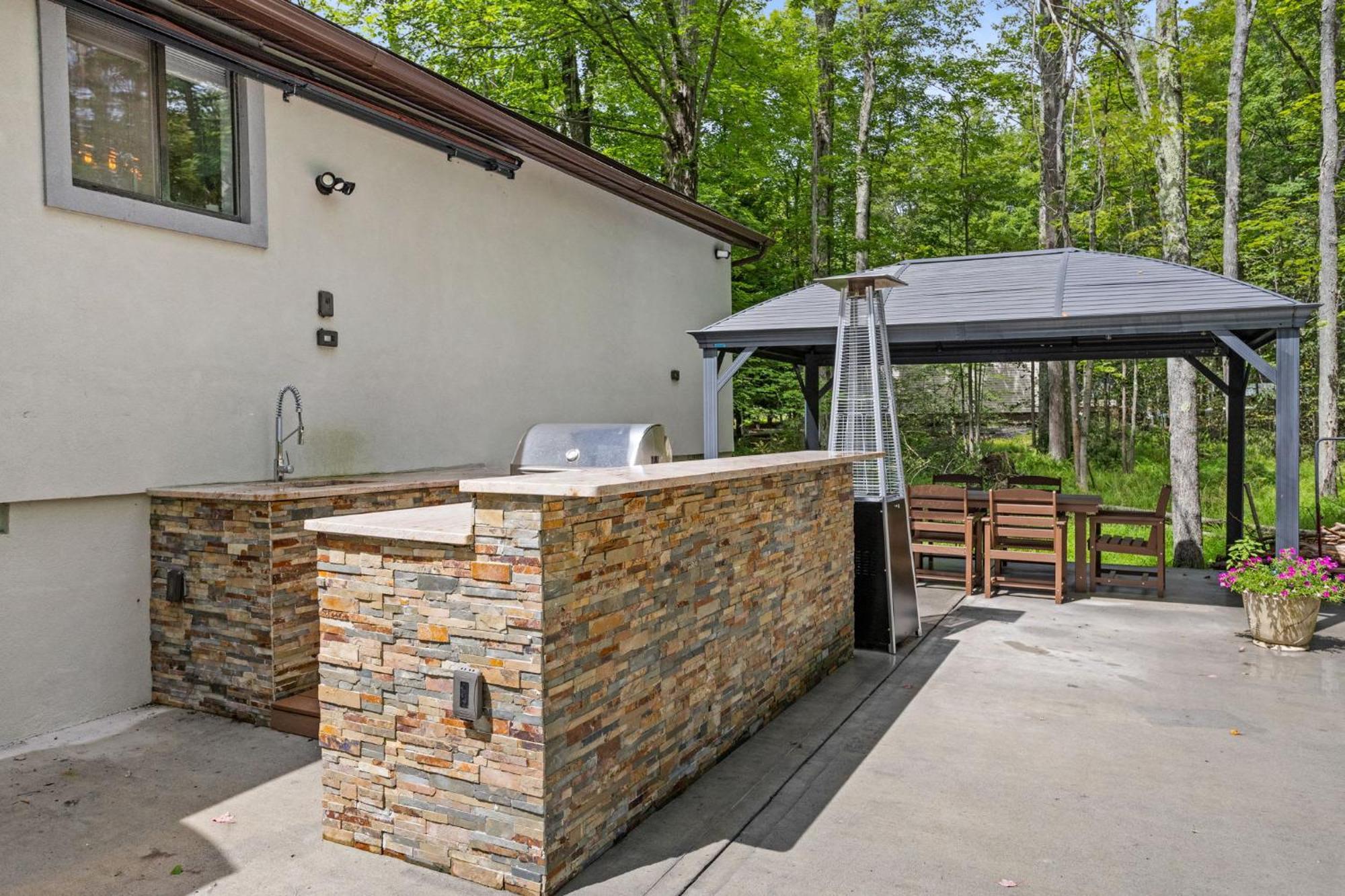 The Cozy Cubhouse Perfect Couples Getaway Holiday home Thornhurst