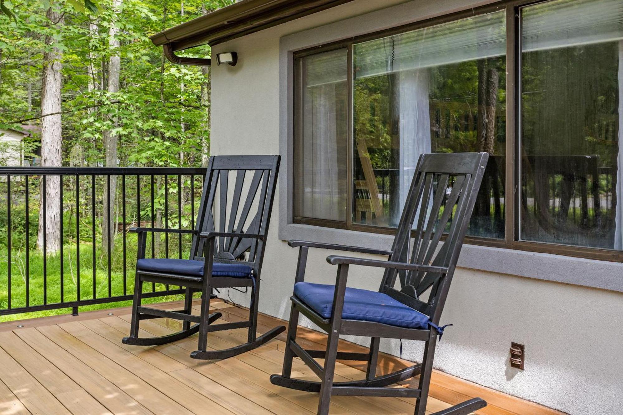 The Cozy Cubhouse Perfect Couples Getaway * Thornhurst